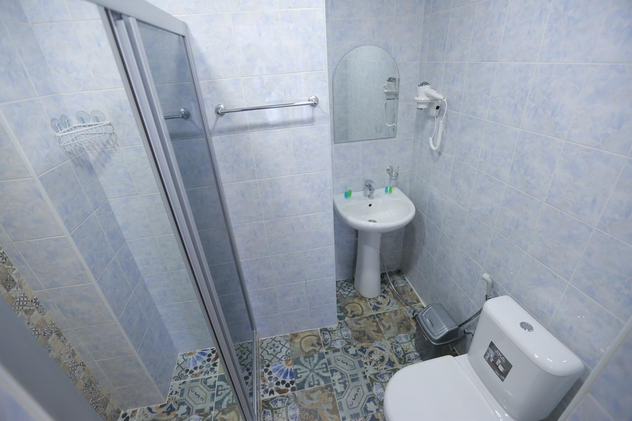 Midtown Hotel & Hostel Tbilisi Exterior foto