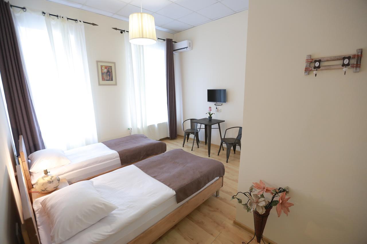Midtown Hotel & Hostel Tbilisi Exterior foto
